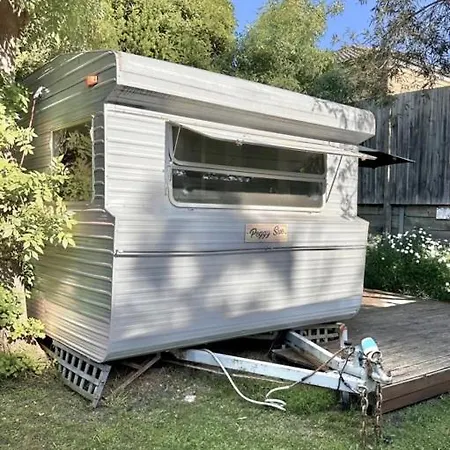 Mornington Peninsula Retro Caravans Rye Room photo