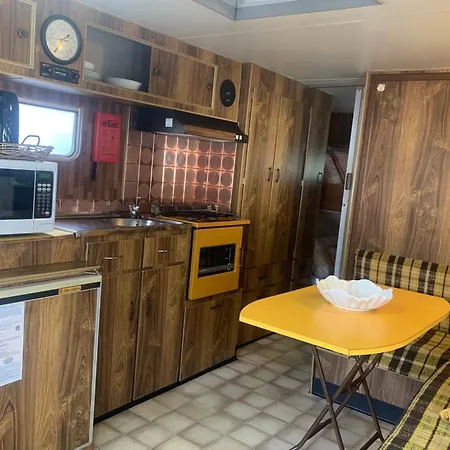 Mornington Peninsula Retro Caravans Rye Room photo