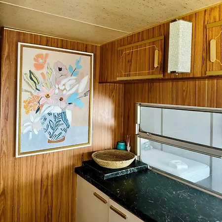 Mornington Peninsula Retro Caravans Rye Room photo