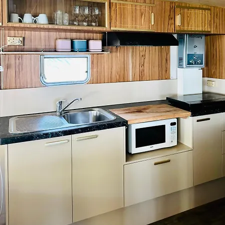 Mornington Peninsula Retro Caravans Rye Room photo