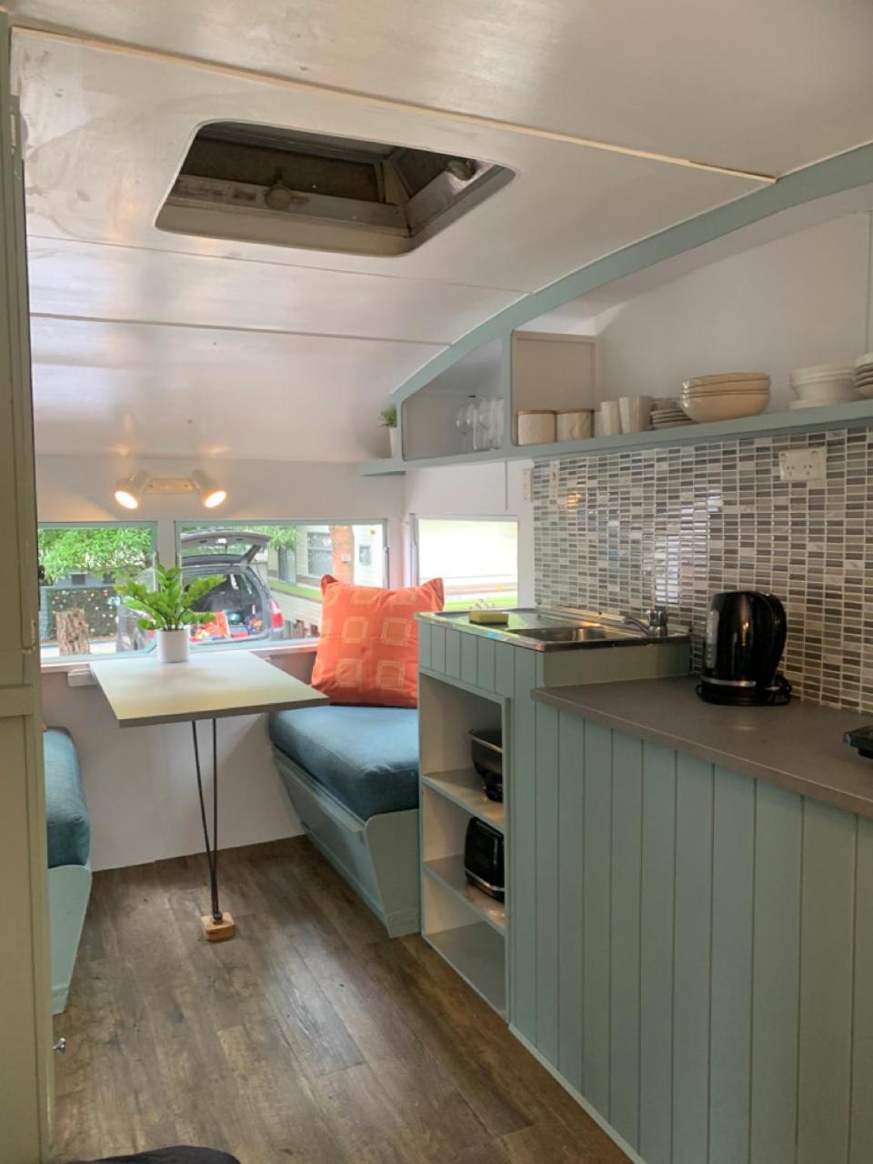 Mornington Peninsula Retro Caravans * Rye