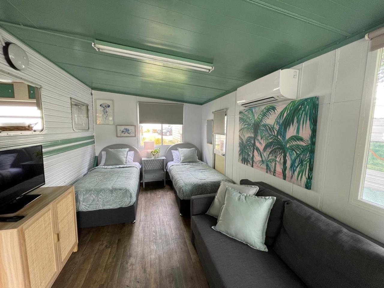 Mornington Peninsula Retro Caravans *
