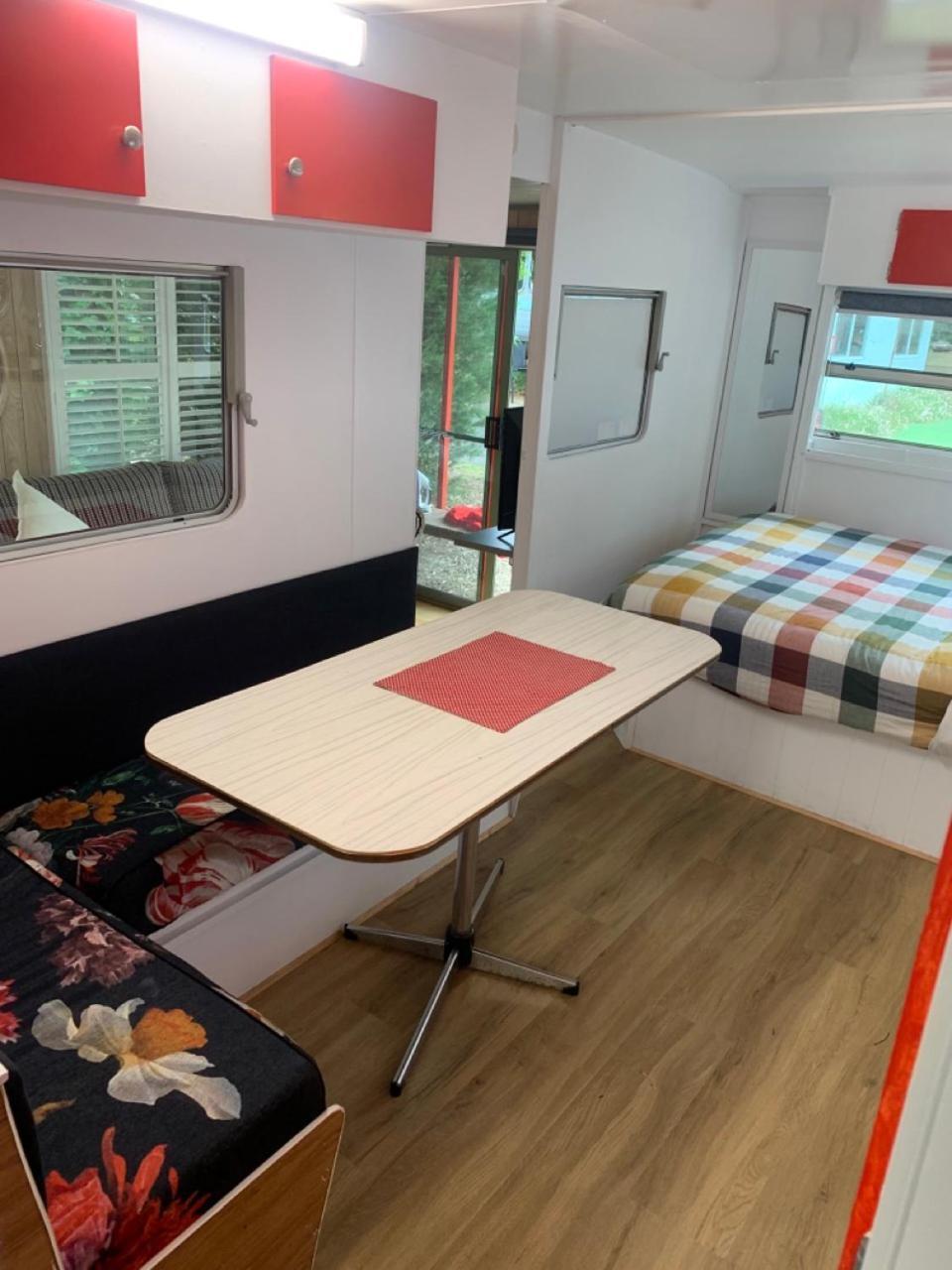 Mornington Peninsula Retro Caravans Holiday park *