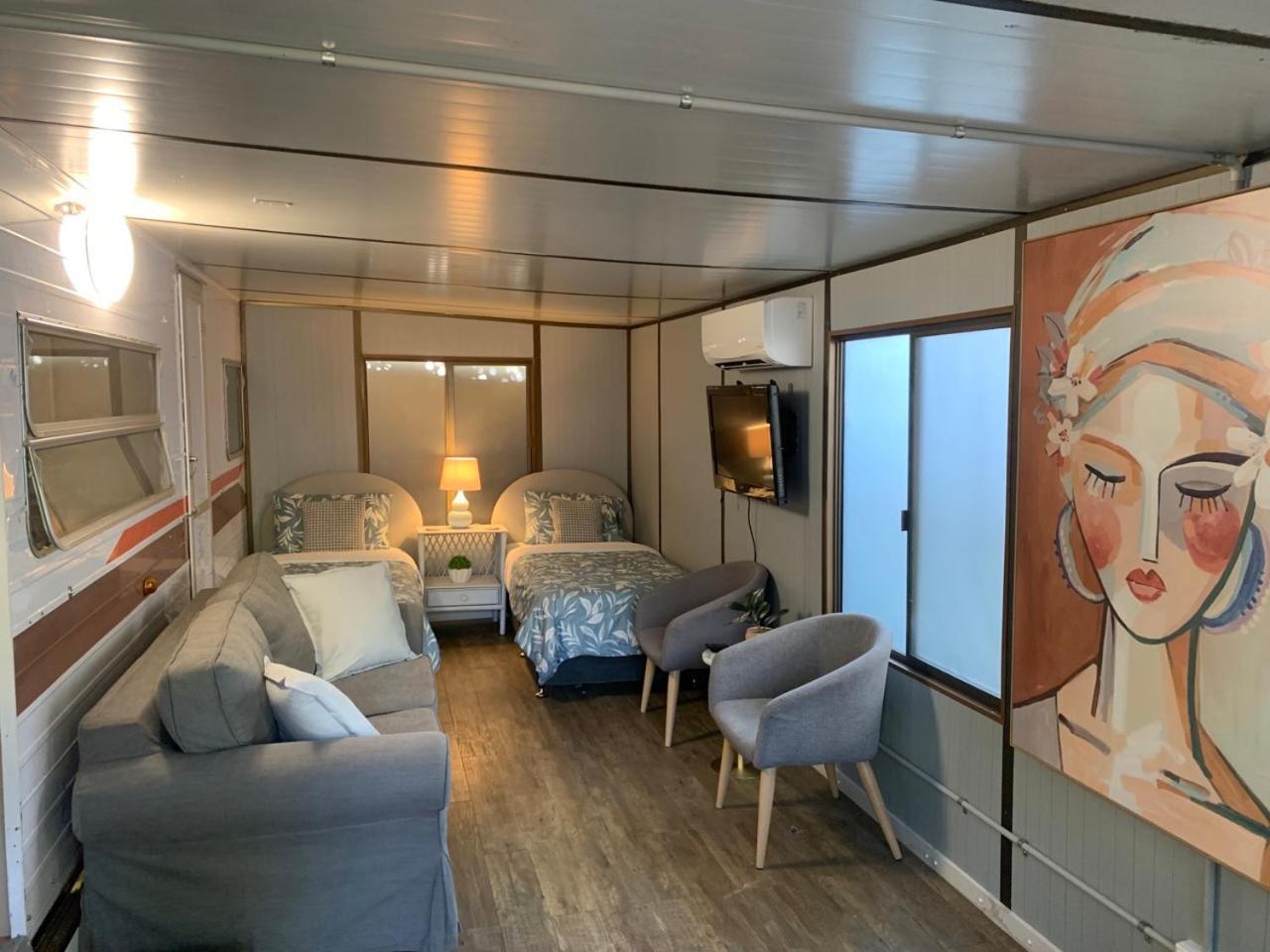 Mornington Peninsula Retro Caravans *