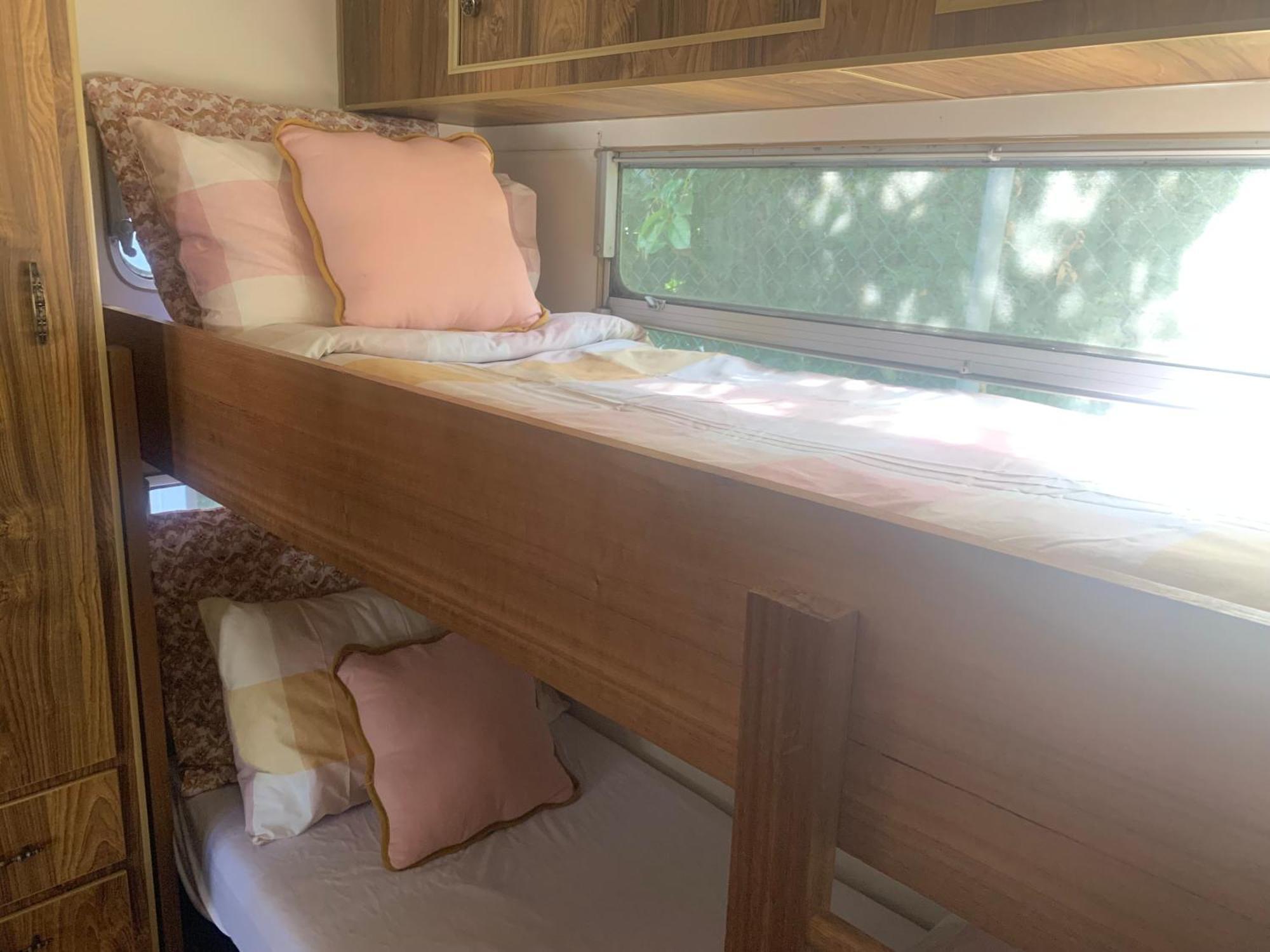 Holiday park Mornington Peninsula Retro Caravans *