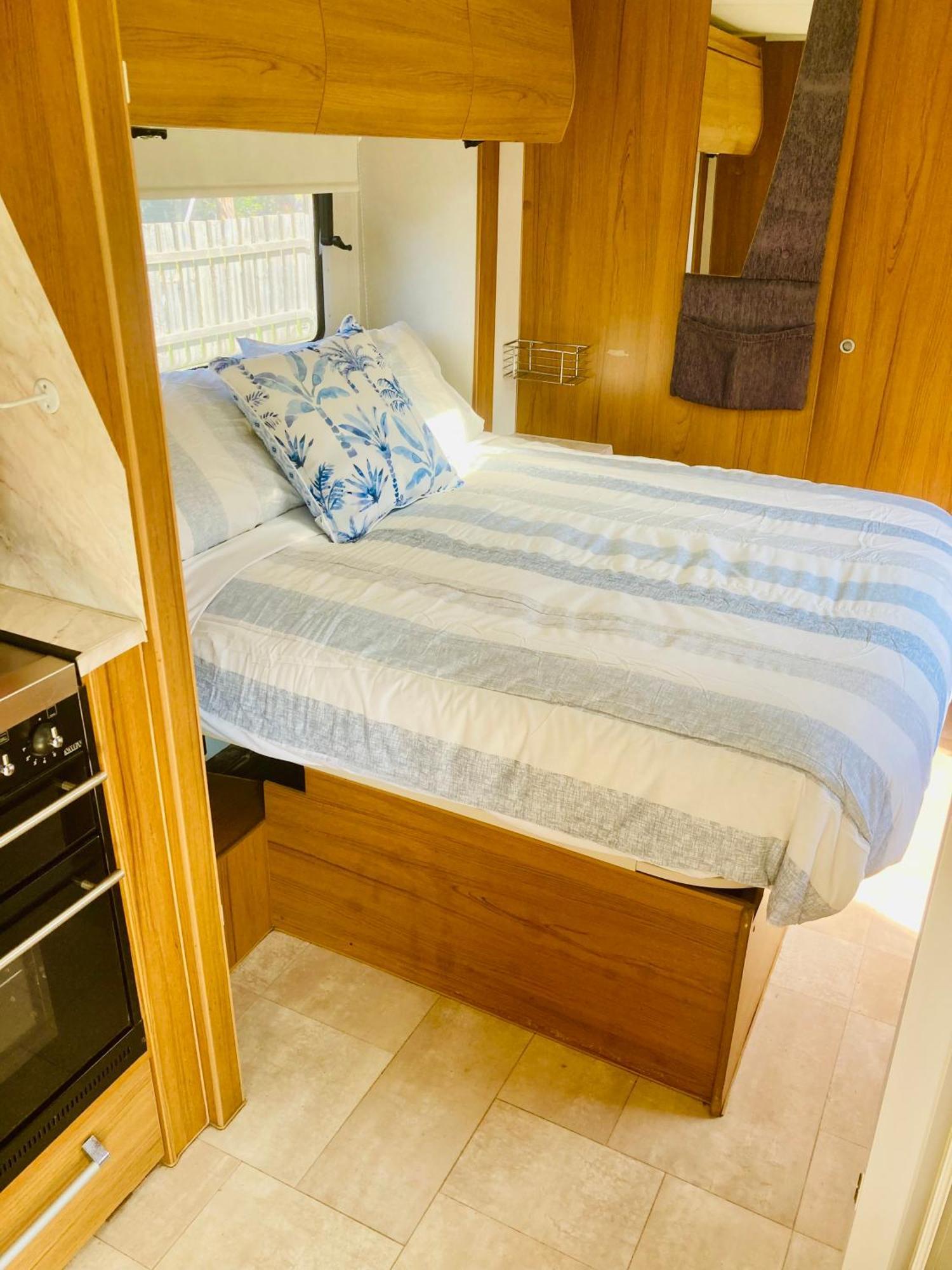 Mornington Peninsula Retro Caravans * Rye
